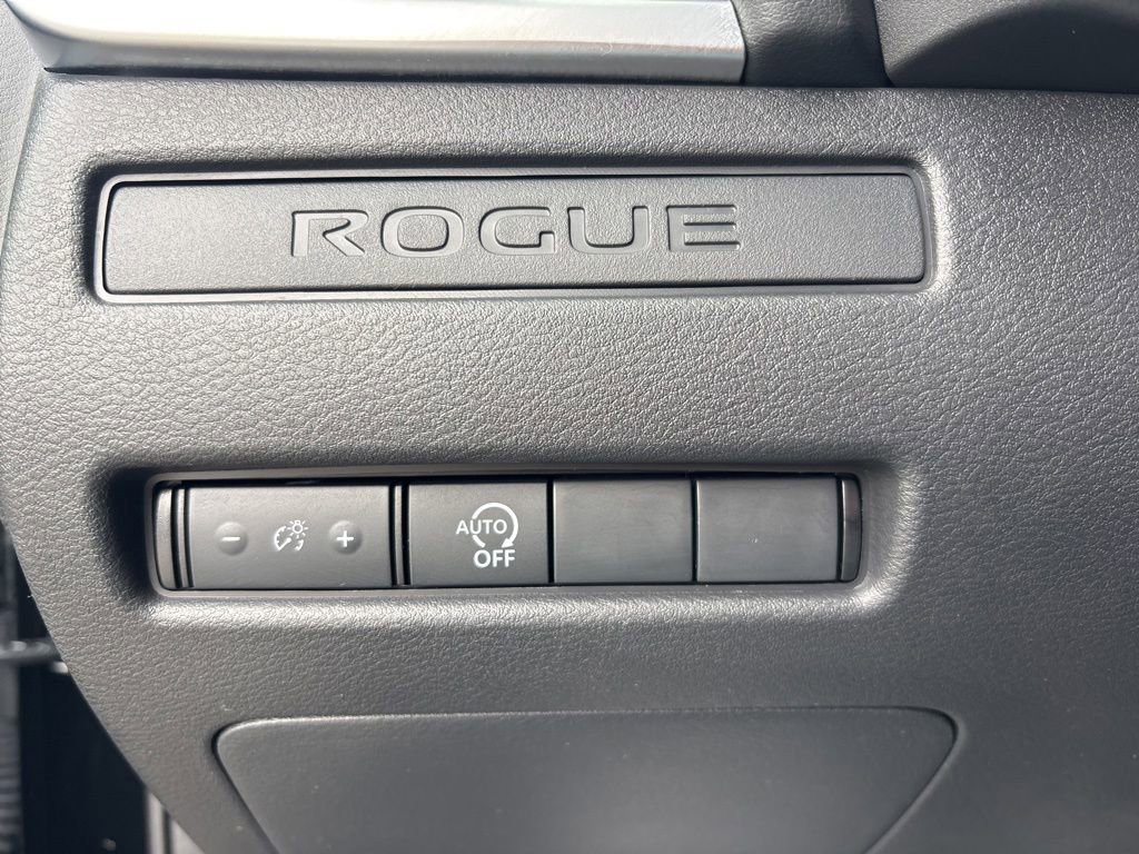 Used 2024 Nissan Rogue S AWD/4WD image 19