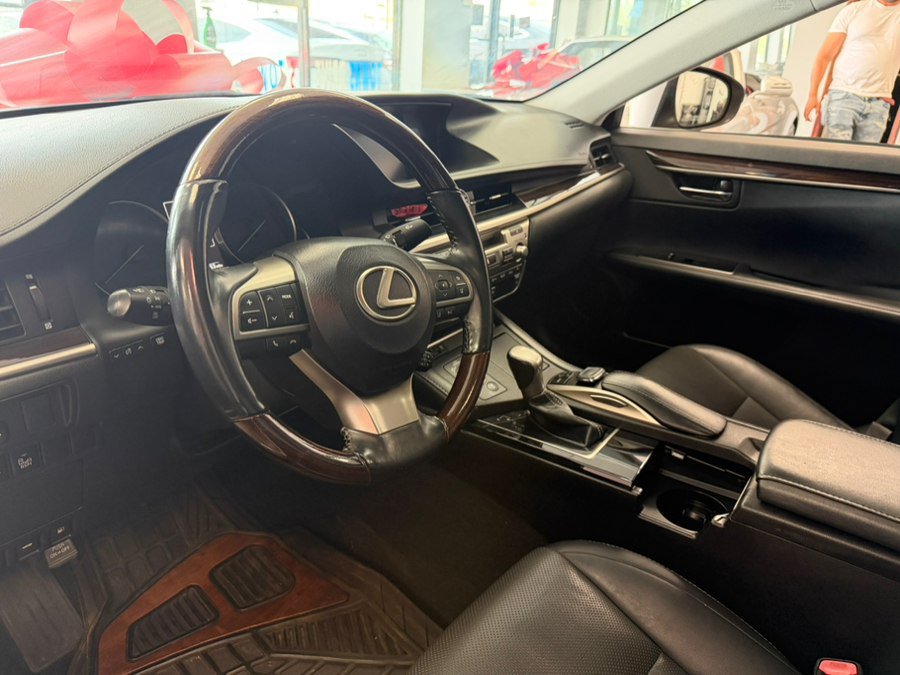 Used 2018 Lexus ES 350 w/ Navigation System Package FWD image 21