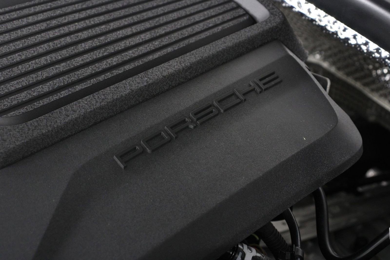 Certified 2025 Porsche Macan AWD/4WD image 27