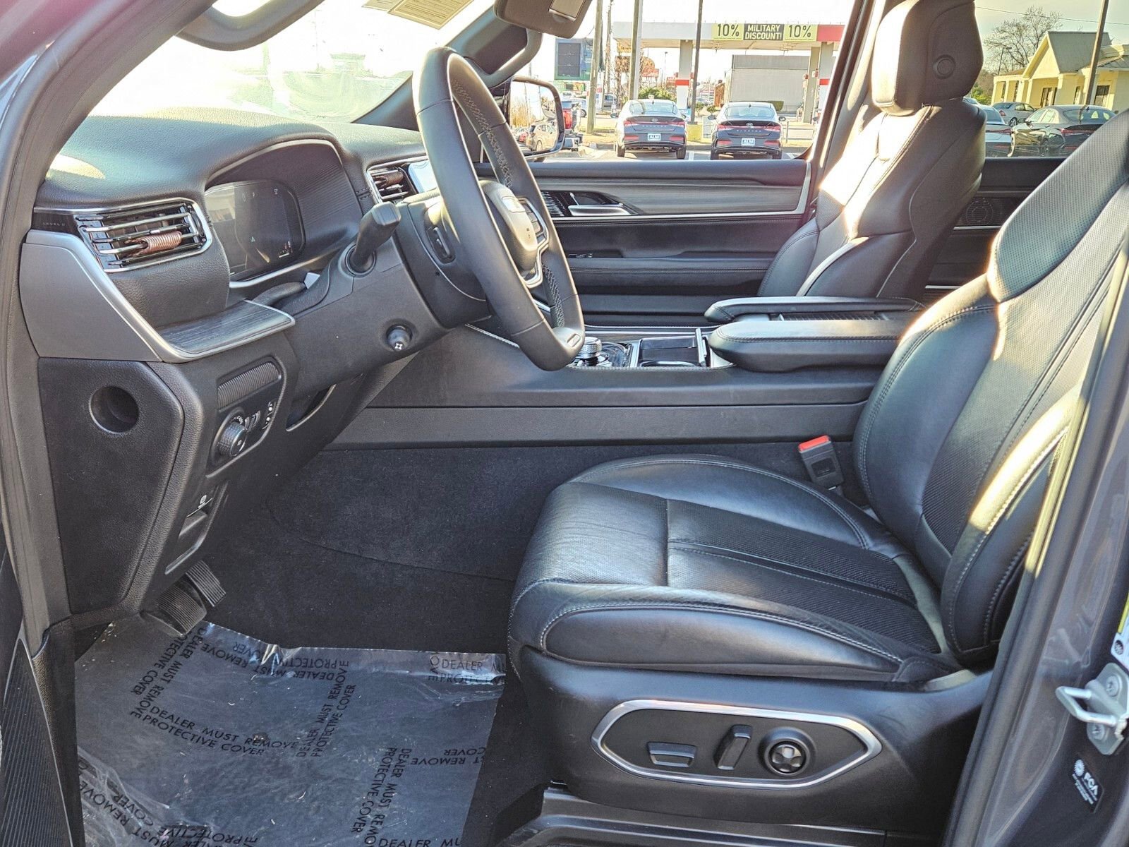 Used 2024 Jeep Wagoneer L Series II w/ Flexible Seating Group image 5