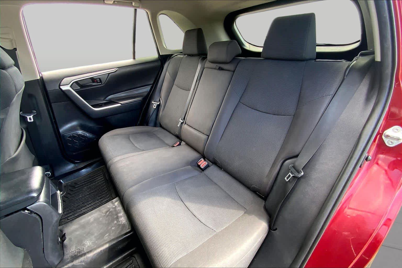 Used 2021 Toyota RAV4 LE FWD image 20