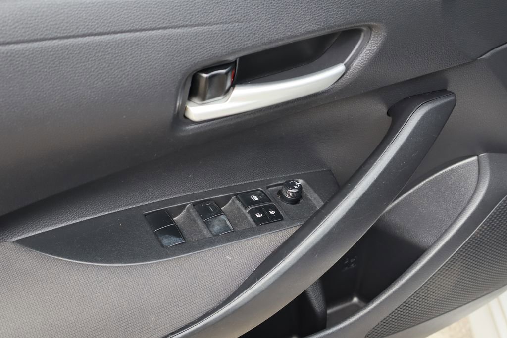 Used 2020 Toyota Corolla LE FWD image 19