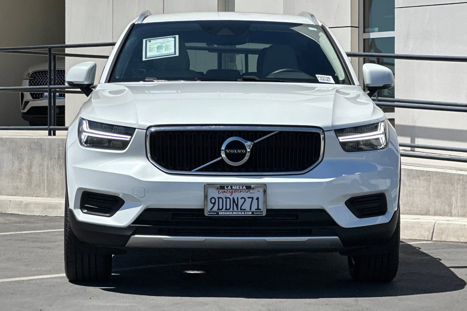 Used 2022 Volvo XC40 T5 Momentum image 8