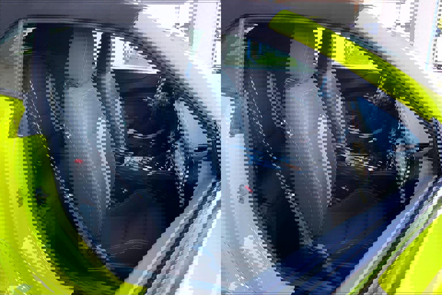 Used 2021 Chevrolet Camaro LT w/ Technology Package image 8