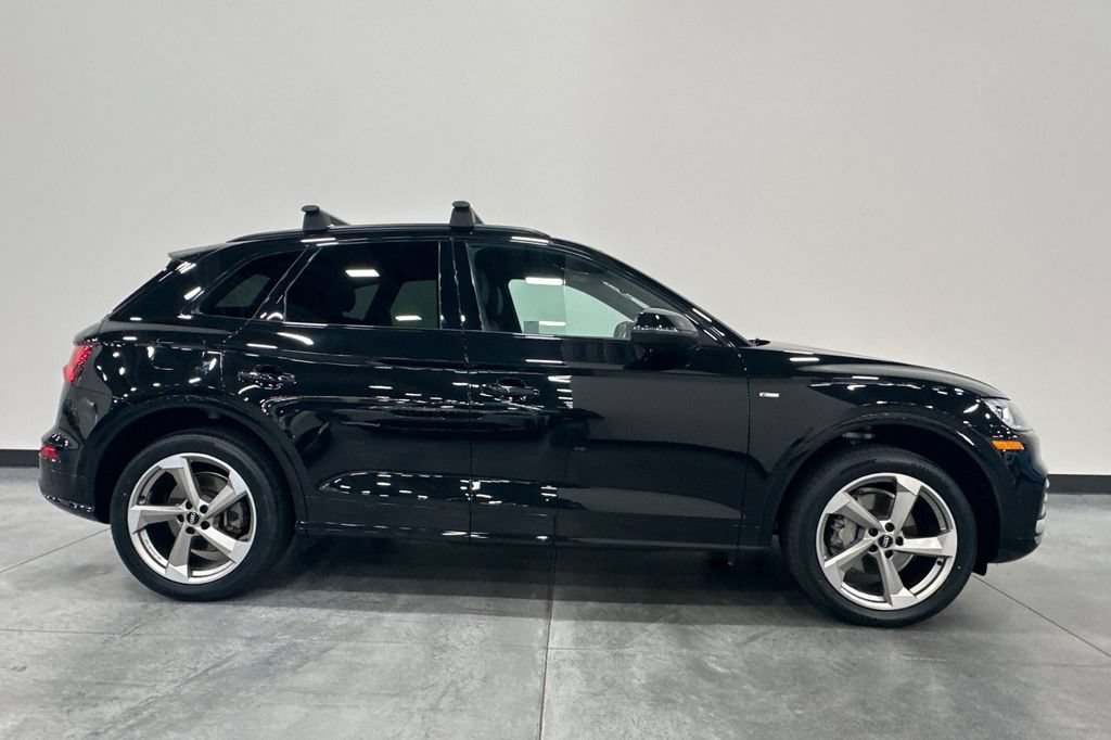 Used 2020 Audi Q5 2.0T Titanium Premium Plus w/ Premium Plus Package AWD/4WD image 3