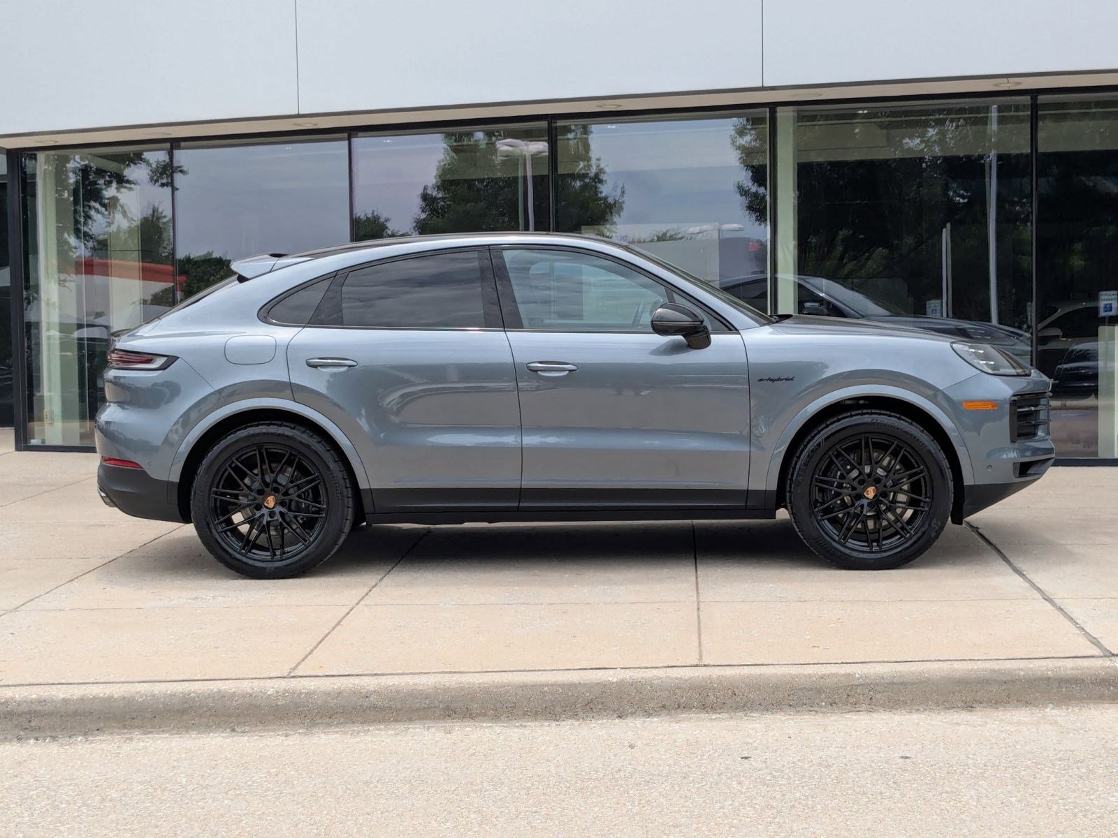 New 2026 Porsche Cayenne E-Hybrid Coupe AWD/4WD image 8