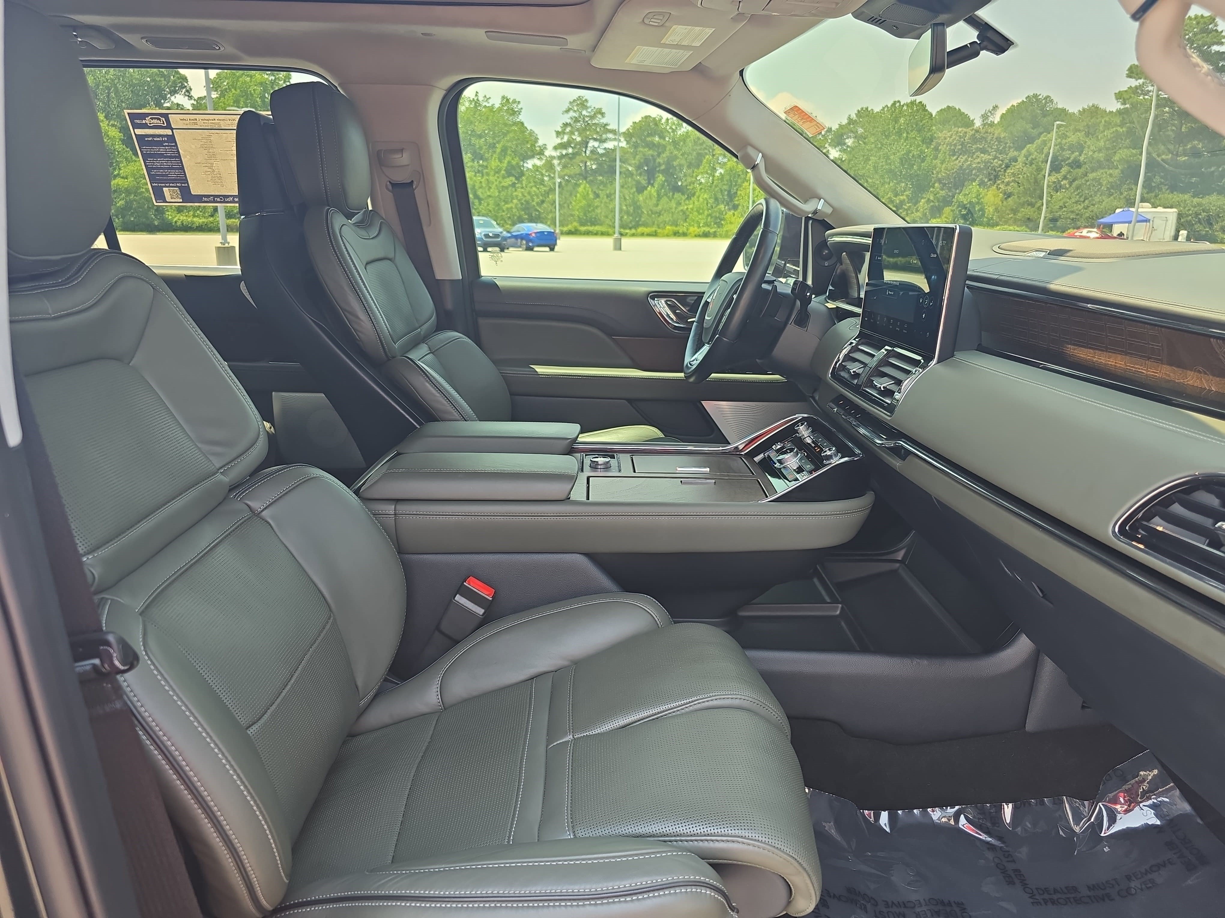 Certified 2024 Lincoln Navigator L Black Label AWD/4WD image 10