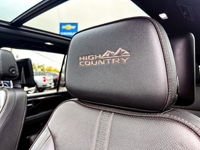 Used 2025 Chevrolet Suburban High Country AWD/4WD image 54