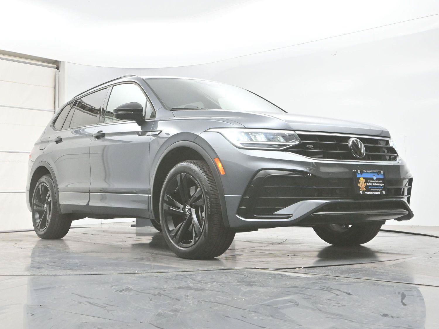 Certified 2024 Volkswagen Tiguan SE R-Line AWD/4WD image 28