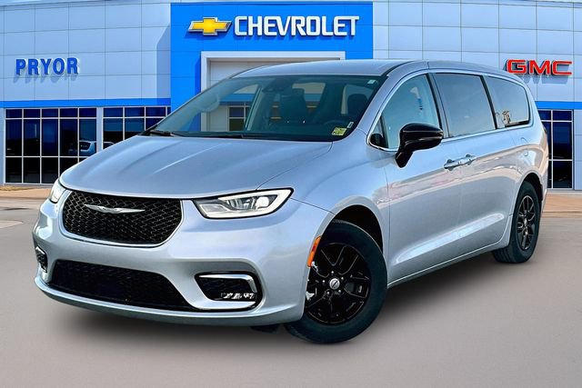 Used 2024 Chrysler Pacifica Touring-L image 3