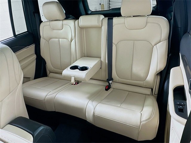 Used 2025 Jeep Grand Cherokee Limited w/ Luxury Tech Group II image 11