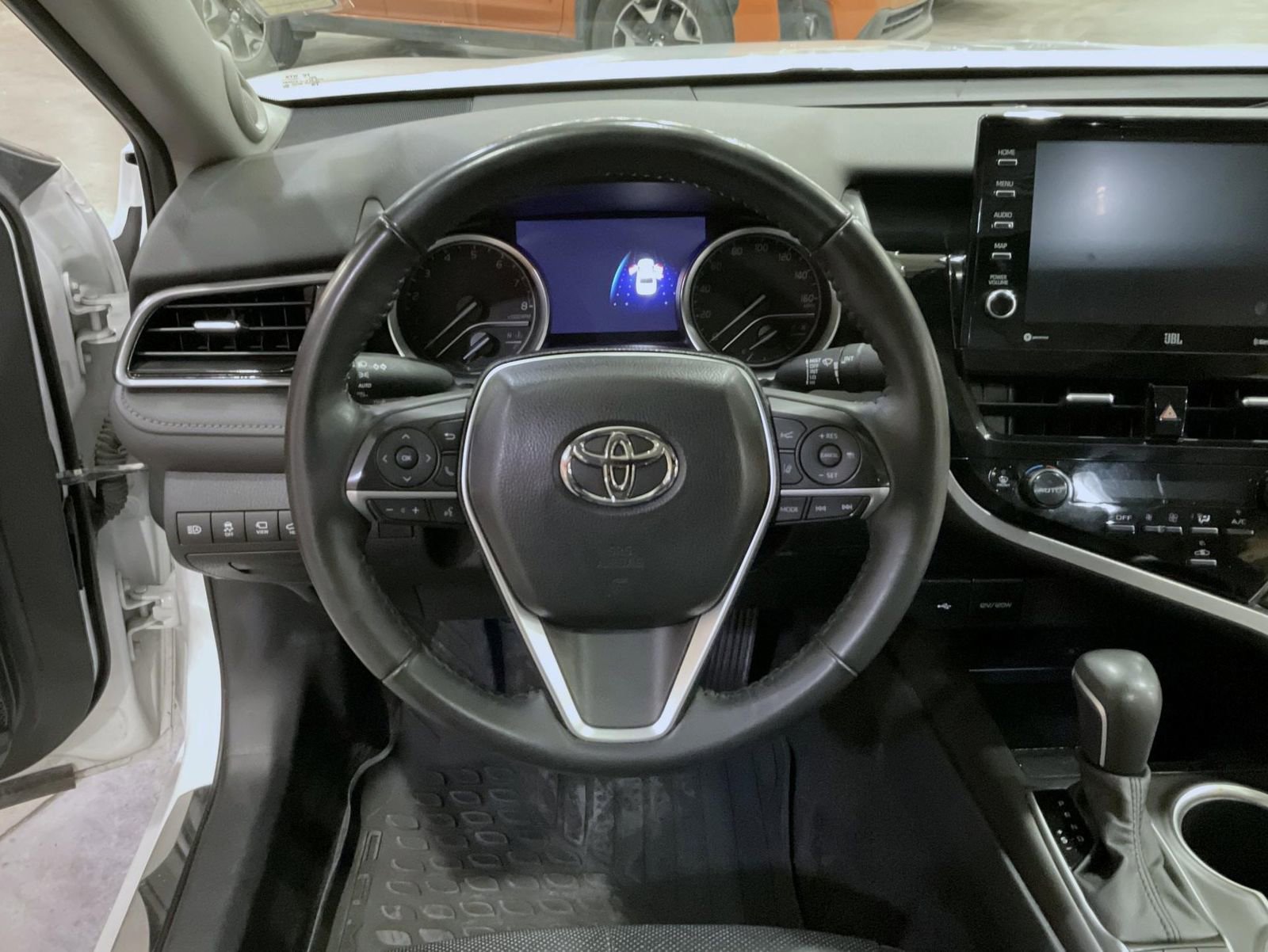 Used 2023 Toyota Camry XLE w/ Navigation Package image 11