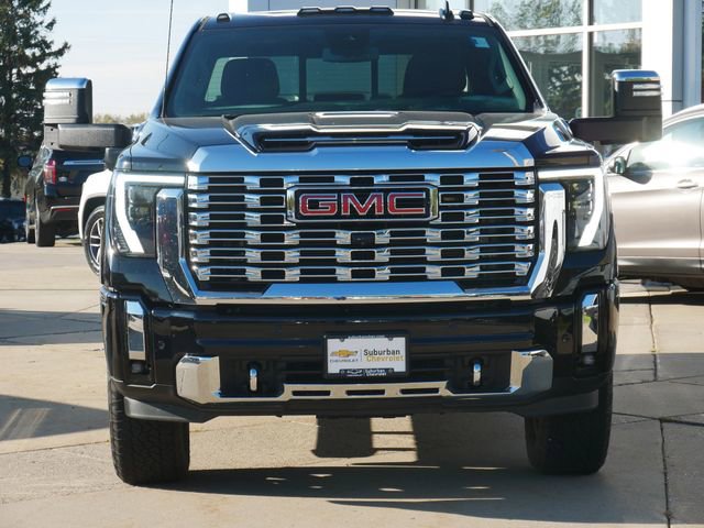 Used 2024 GMC Sierra 2500 Denali image 2