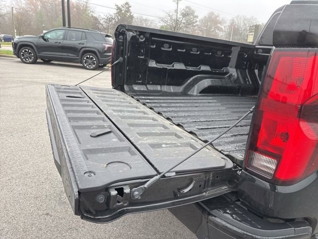 Used 2024 Chevrolet Colorado Z71 w/ Z71 Convenience Package 2 image 6