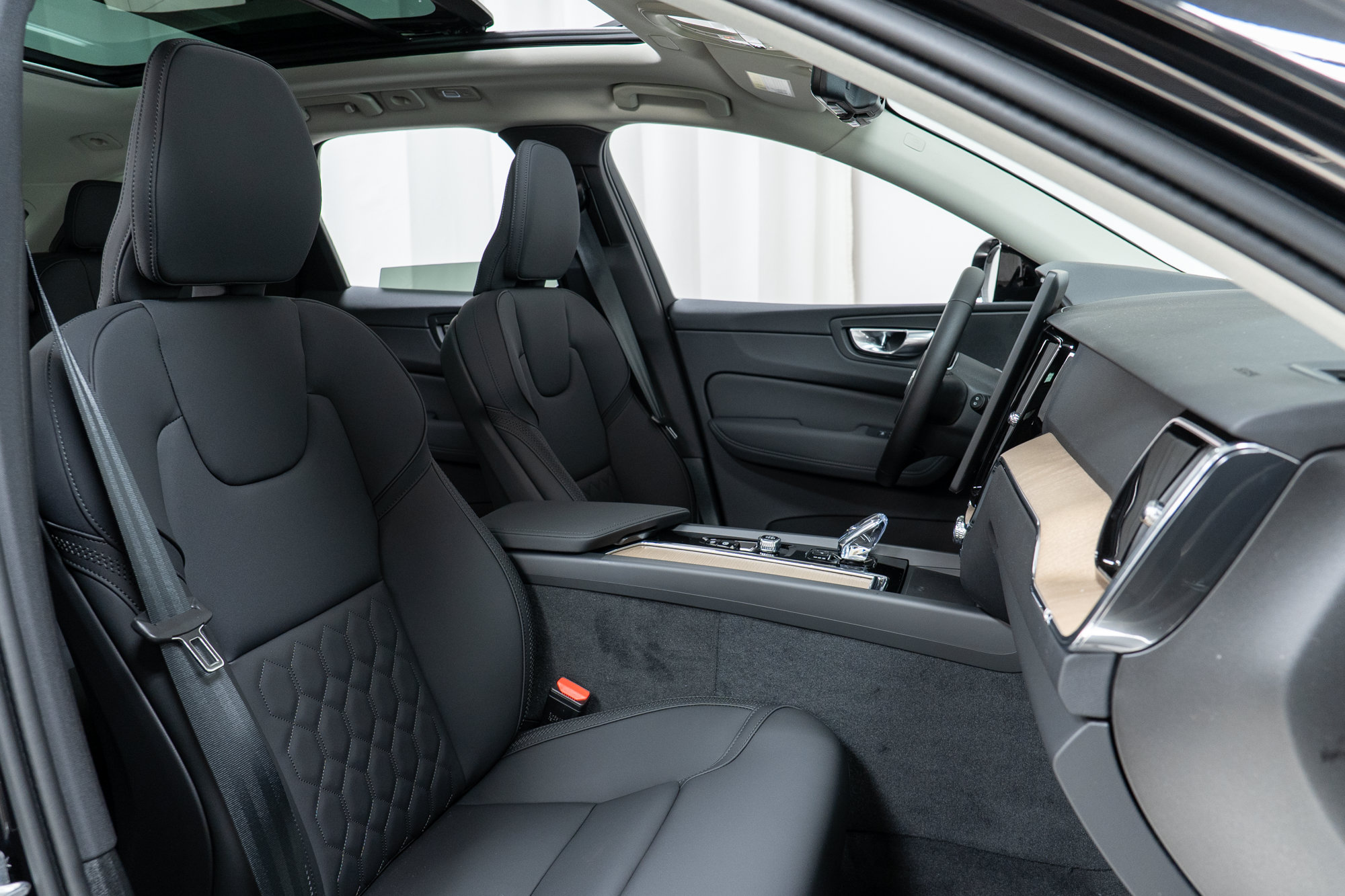New 2026 Volvo XC60 B5 Core w/ Climate Package AWD/4WD image 22