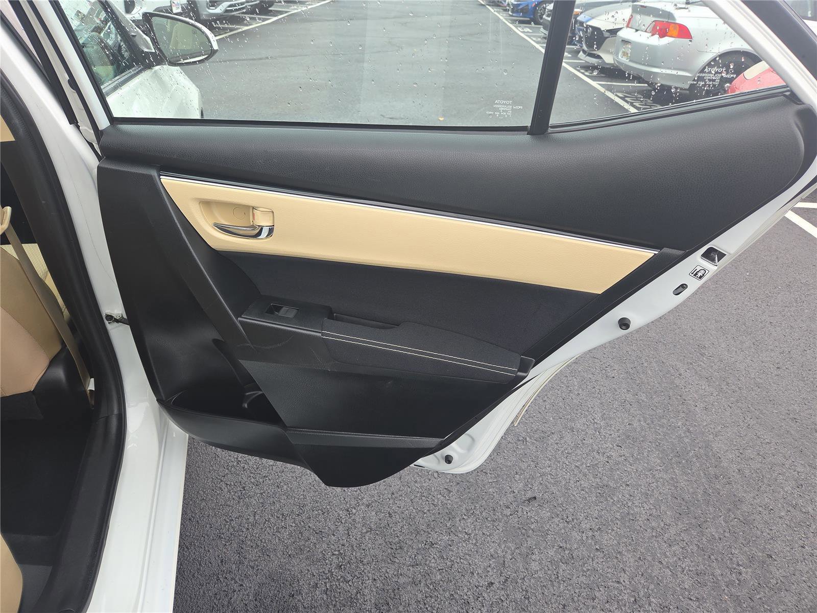 Used 2017 Toyota Corolla LE image 30