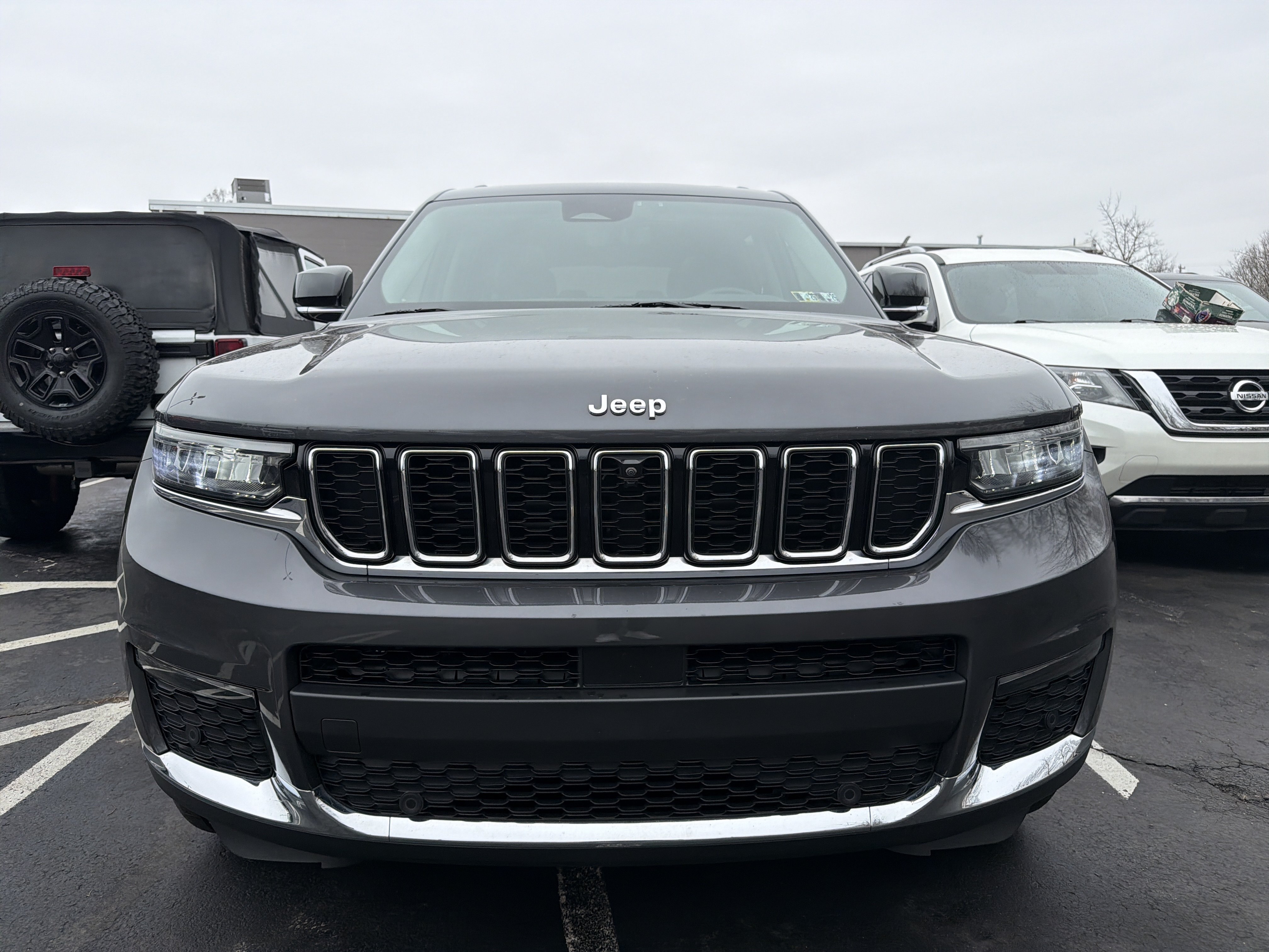 Certified 2022 Jeep Grand Cherokee L Limited w/ Luxury Tech Group II AWD/4WD image 2