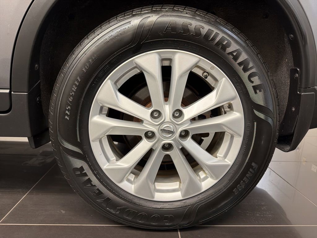 Used 2016 Nissan Rogue SV AWD/4WD image 7