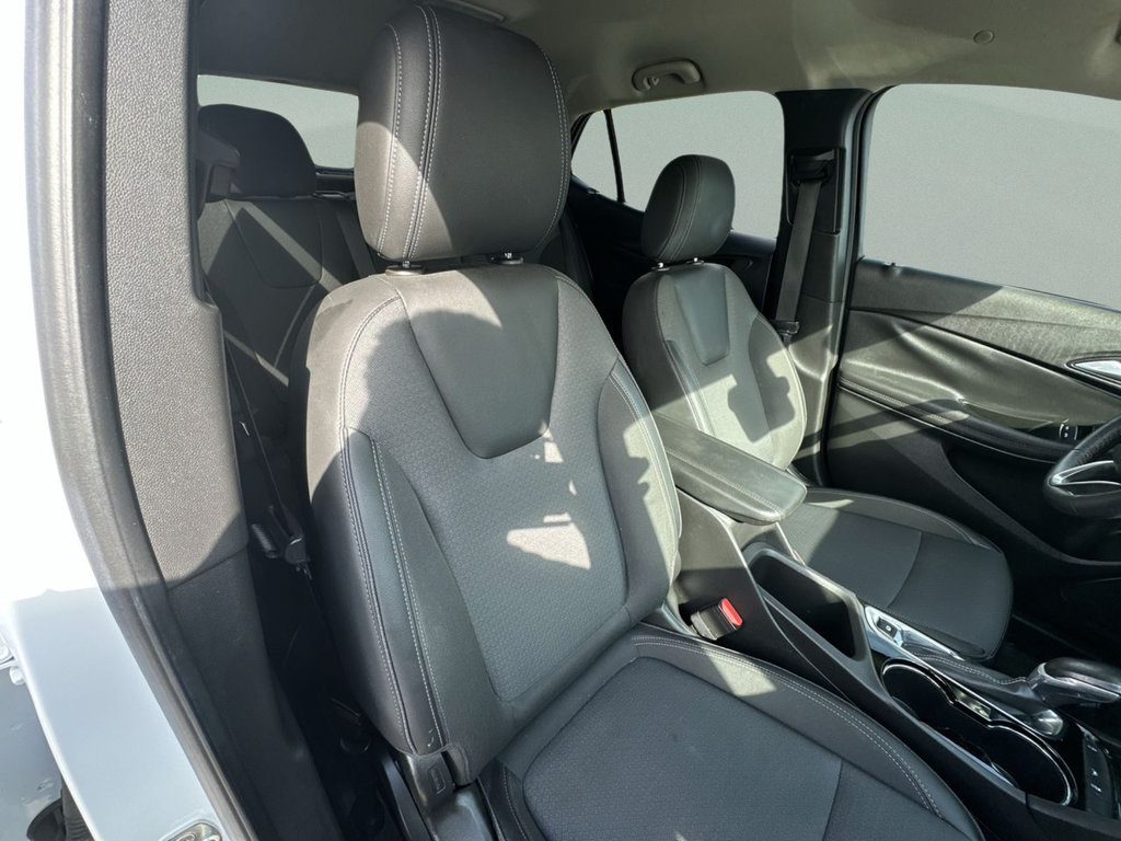 Used 2022 Buick Encore GX Select FWD image 38