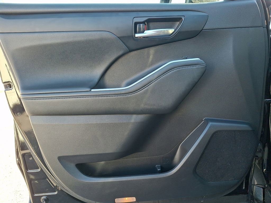 Used 2021 Toyota Highlander XSE image 16