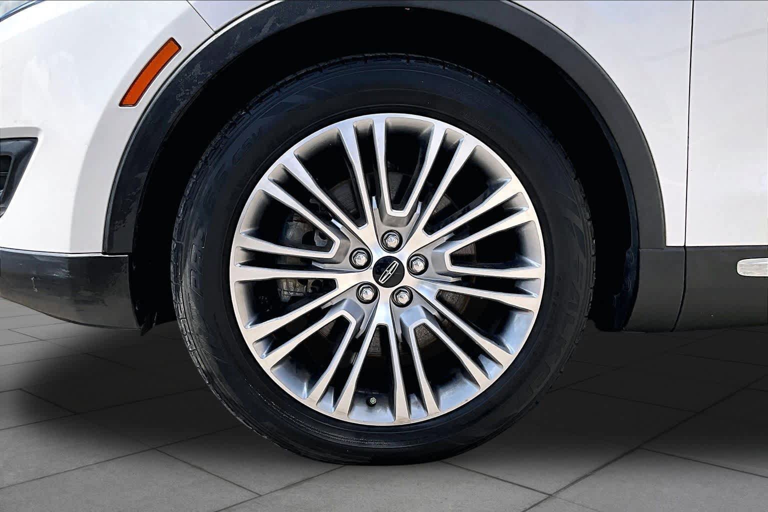 Used 2016 Lincoln MKX Reserve FWD image 11