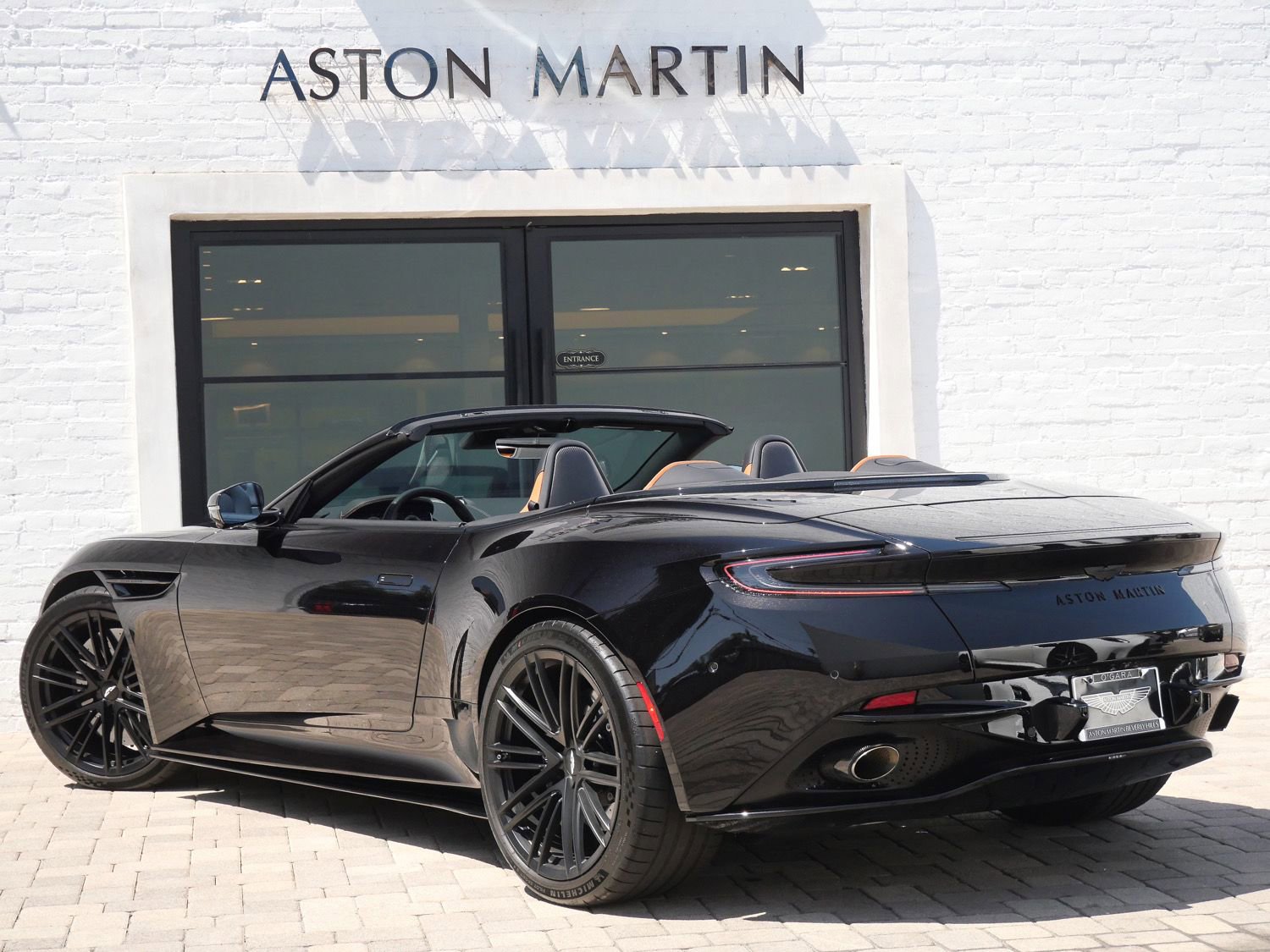 Used 2025 Aston Martin DB12 Convertible RWD image 2