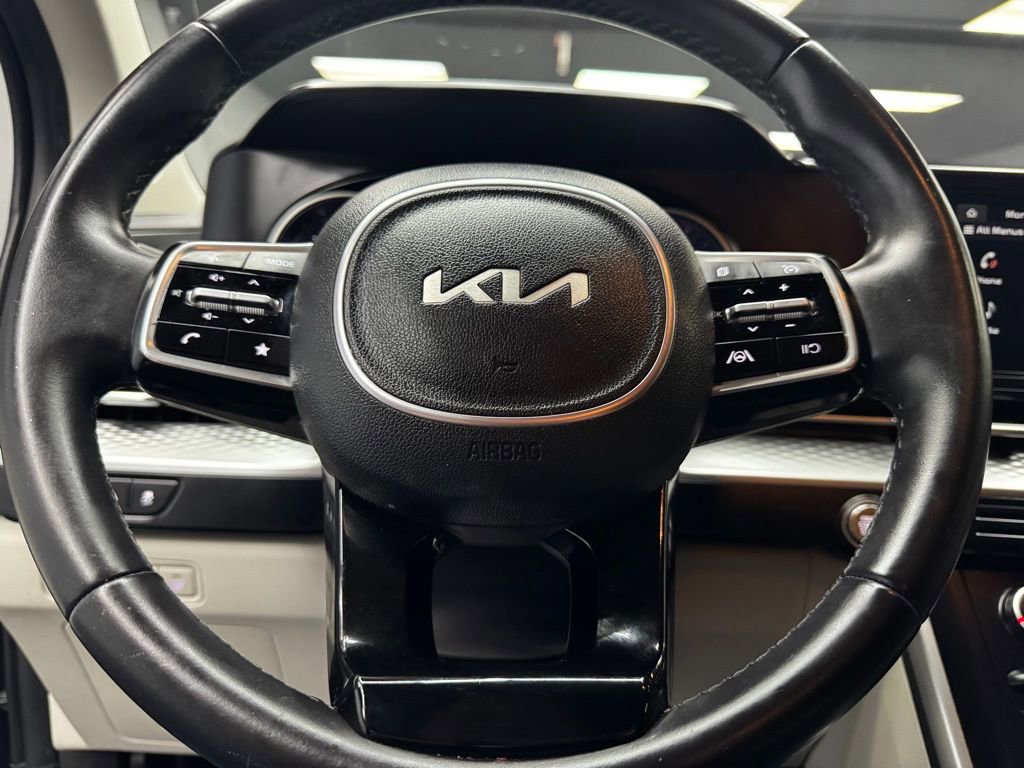 Used 2024 Kia Carnival LX FWD image 23