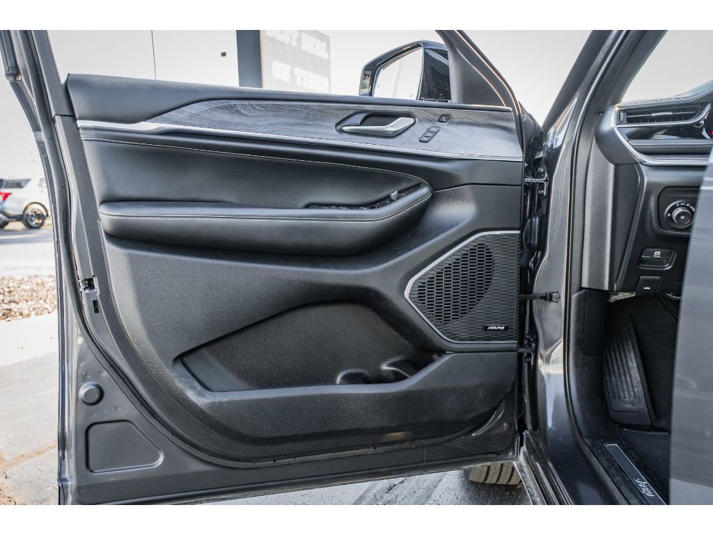 Used 2023 Jeep Grand Cherokee Overland w/ Adv Protech Group III image 6