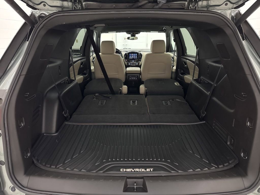 Used 2022 Chevrolet Traverse LT image 12