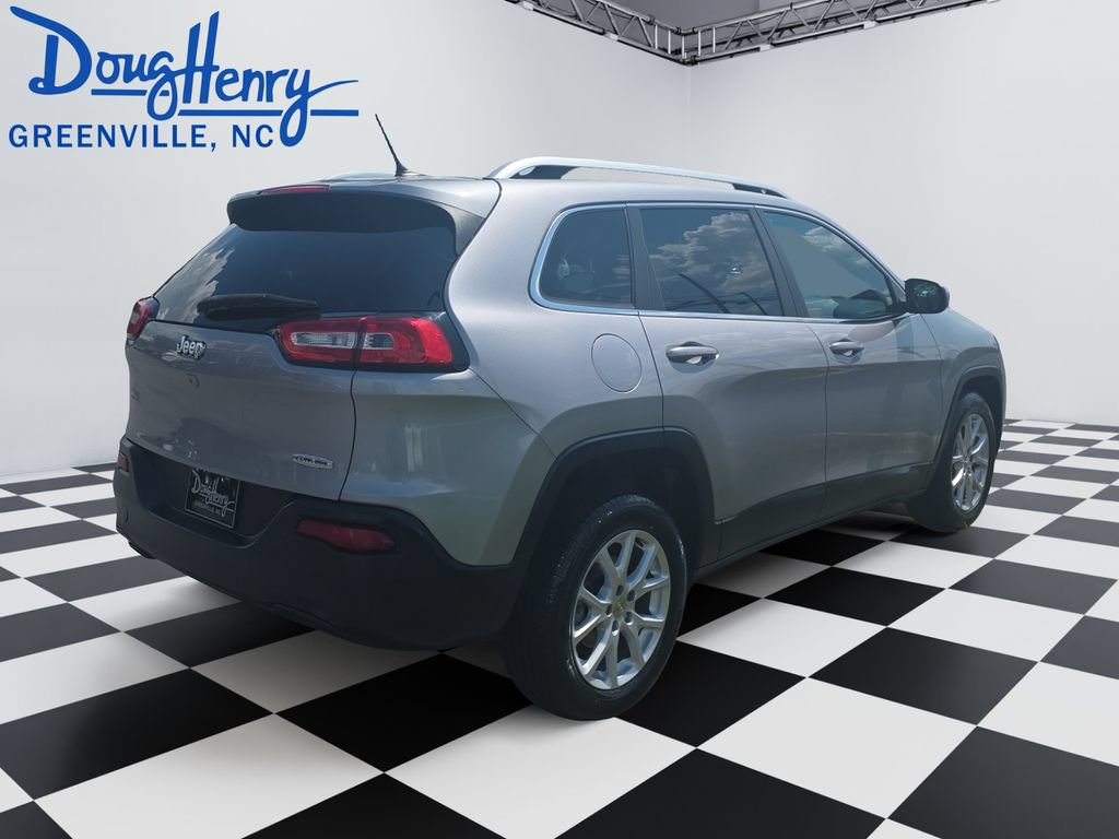 Used 2018 Jeep Cherokee Latitude w/ Cold Weather Group FWD image 5