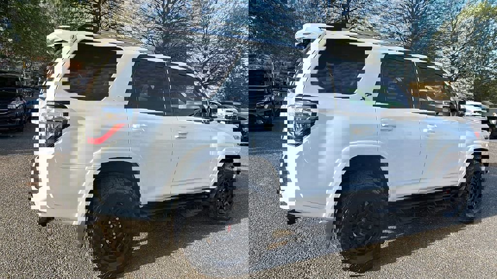 Used 2022 Toyota 4Runner SR5 Premium image 5