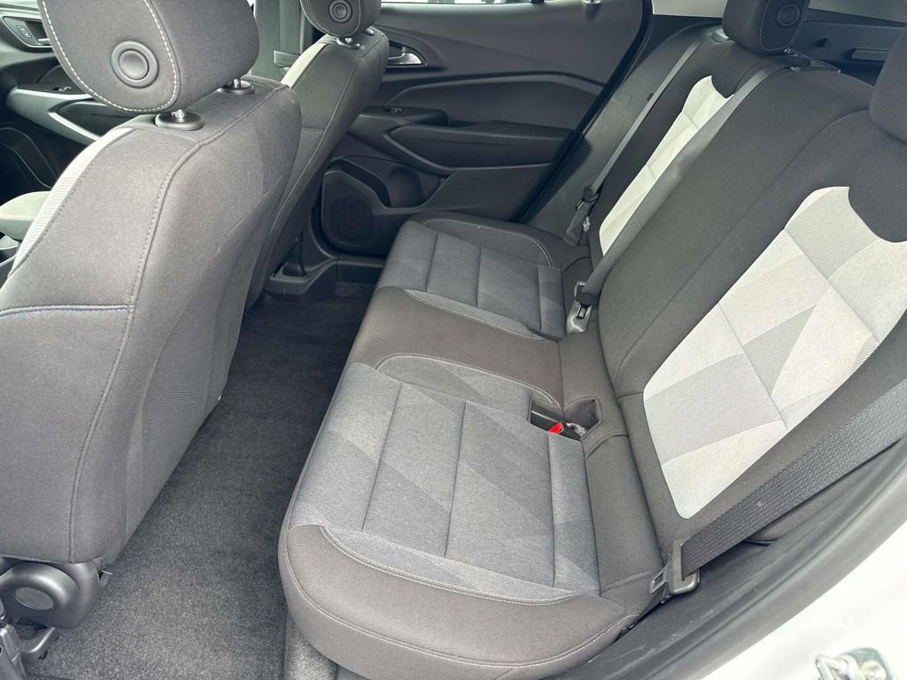 Certified 2025 Chevrolet Trax LS image 12