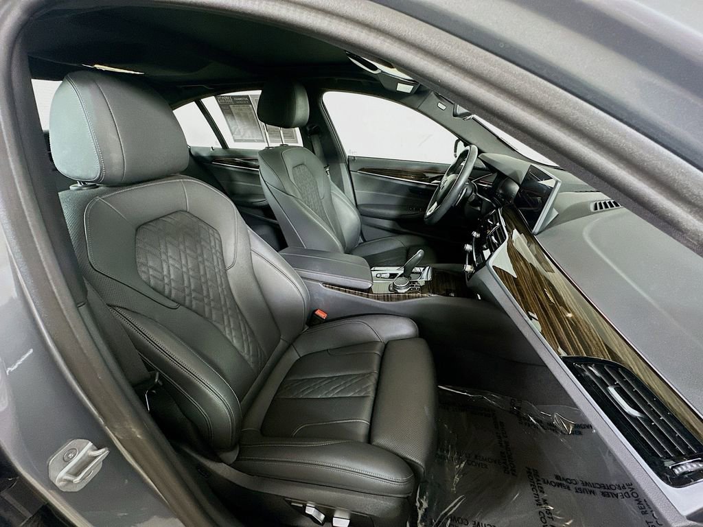 Used 2023 BMW 540i w/ Premium Package image 12