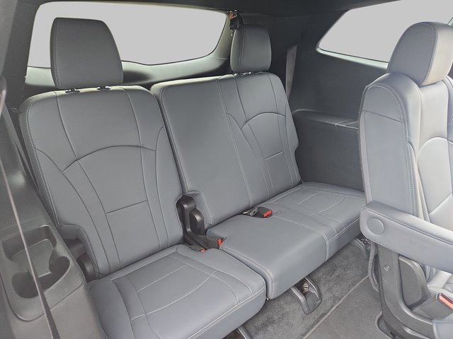 Used 2023 Buick Enclave Essence image 14