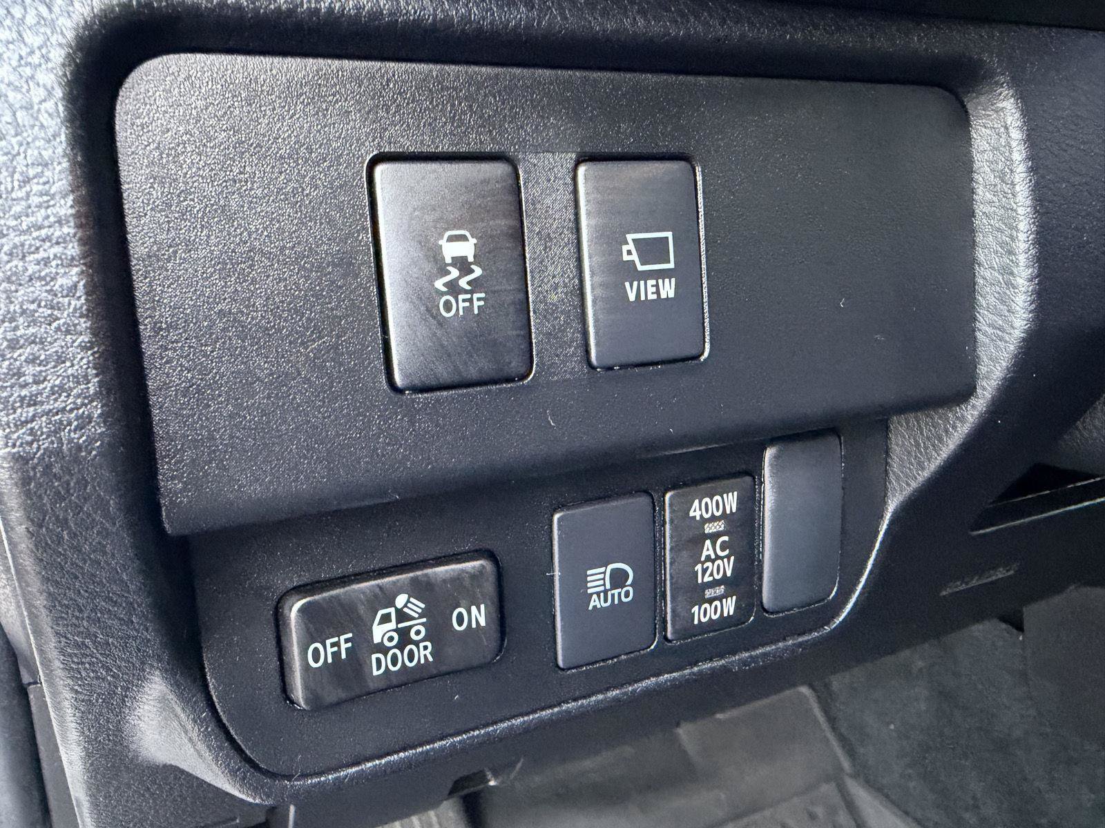 Used 2023 Toyota Tacoma TRD Off-Road w/ TRD Premium Off Road Package AWD/4WD image 32