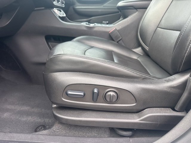 Used 2024 GMC Terrain SLT image 19