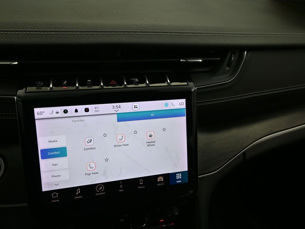 Used 2024 Jeep Grand Cherokee L Limited w/ Black Appearance Package image 23