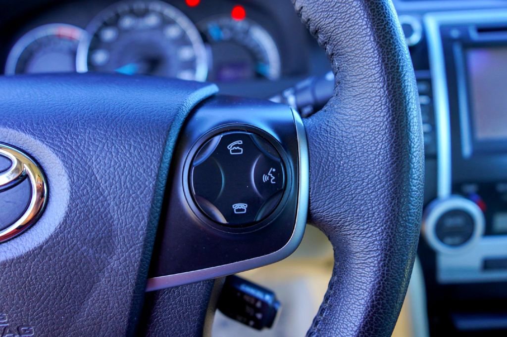 Used 2012 Toyota Camry XLE w/ Leather Pkg image 13