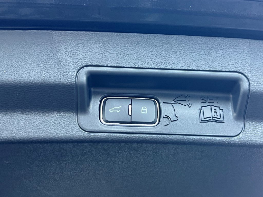 Used 2025 Ford Explorer Active image 19