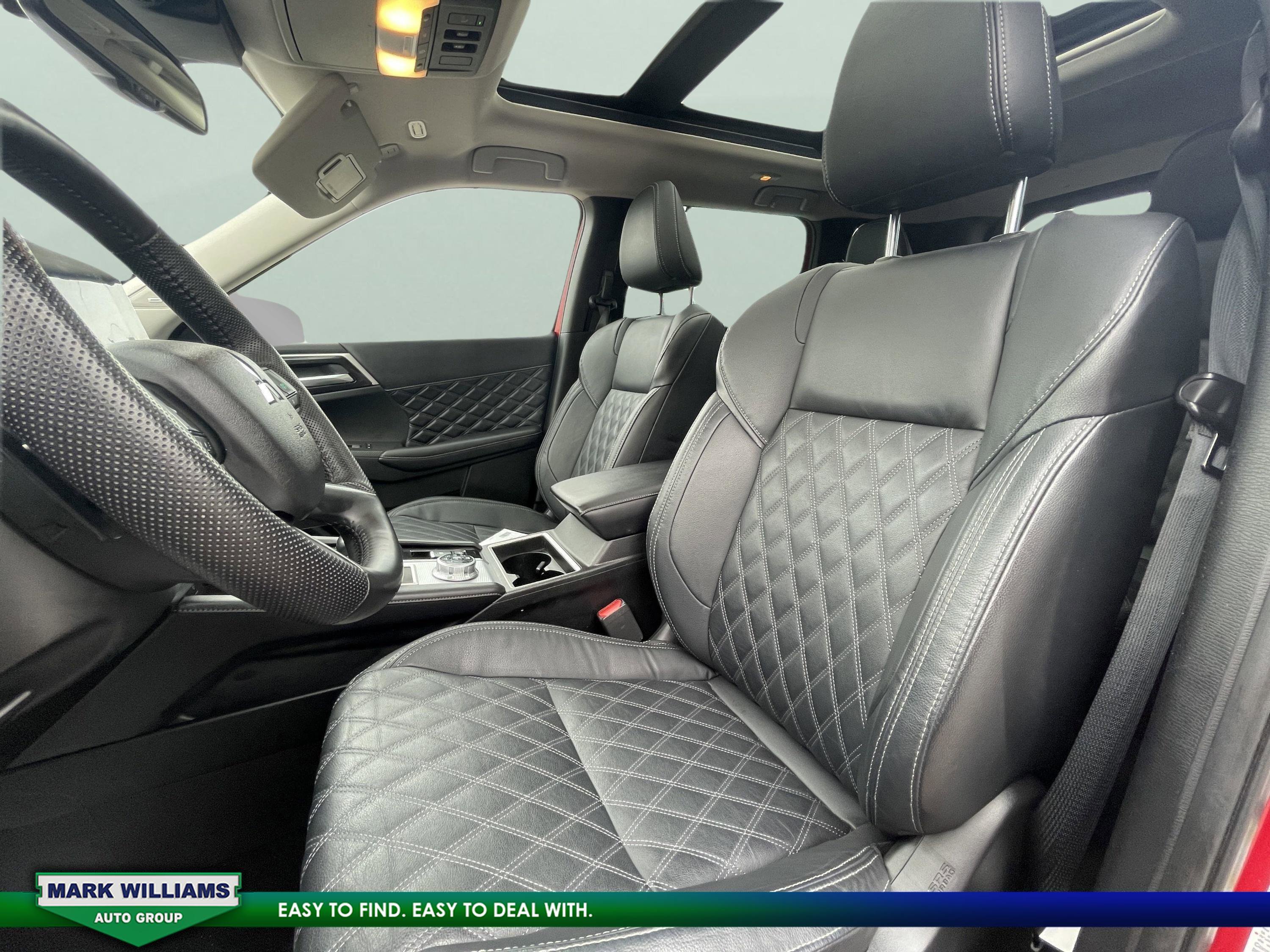 Used 2023 Mitsubishi Outlander SEL image 9