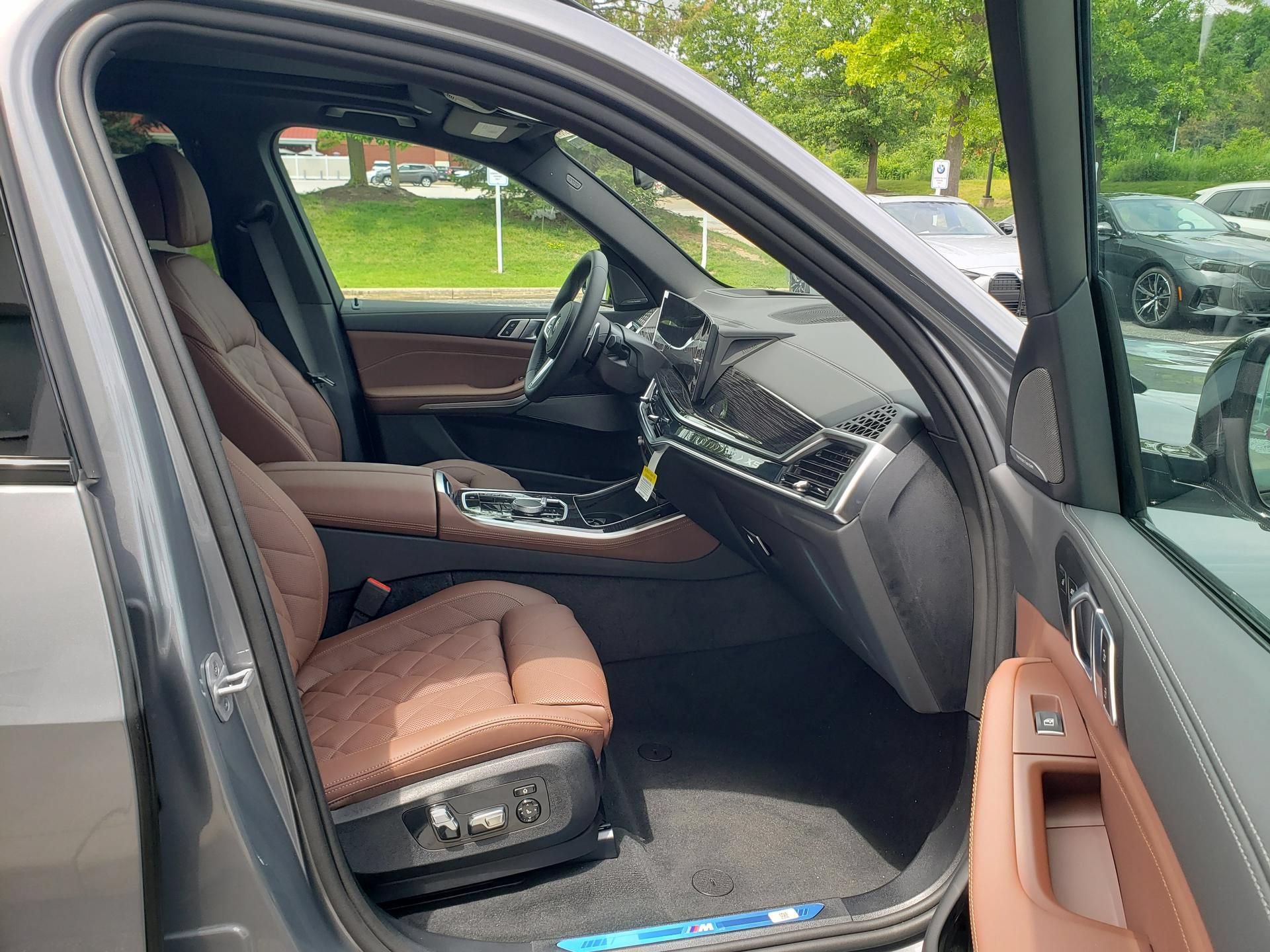 New 2026 BMW X5 xDrive40i w/ M Sport Package AWD/4WD image 19