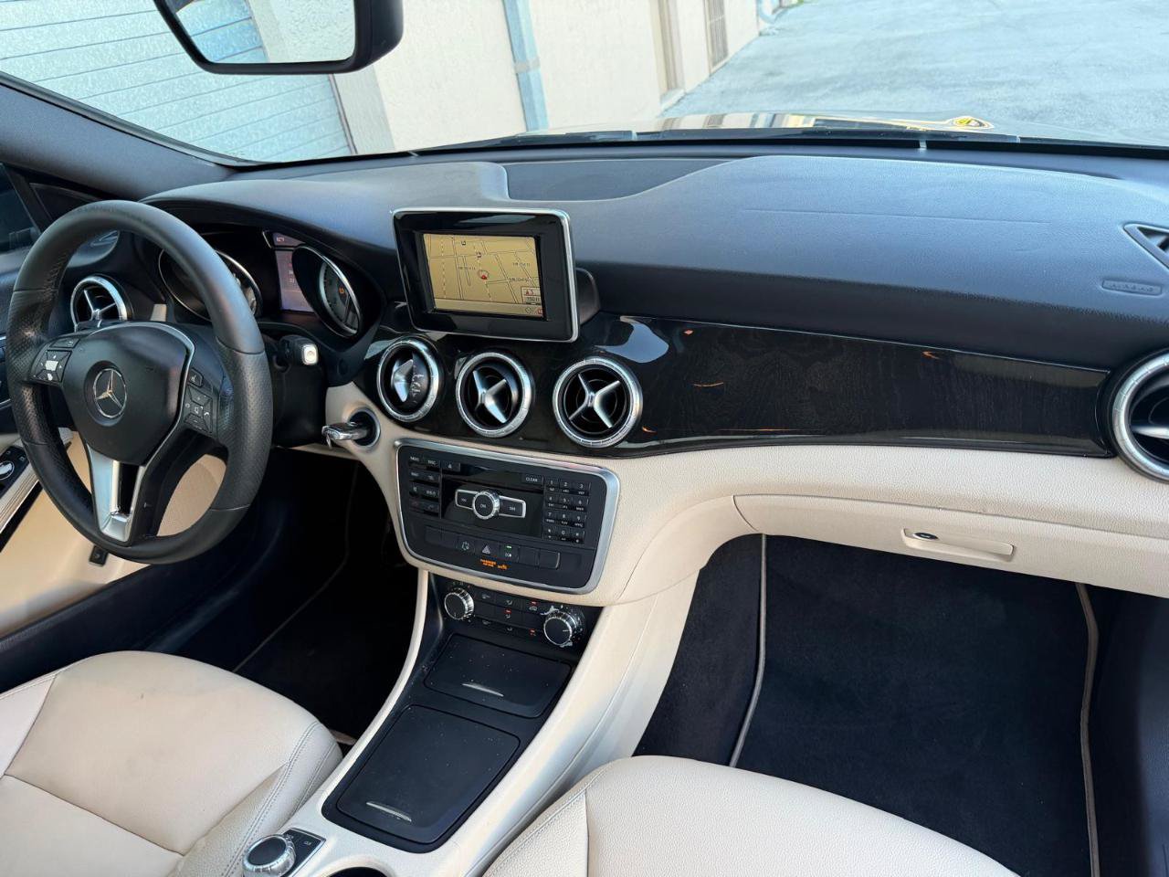 Used 2014 Mercedes-Benz CLA 250 image 25