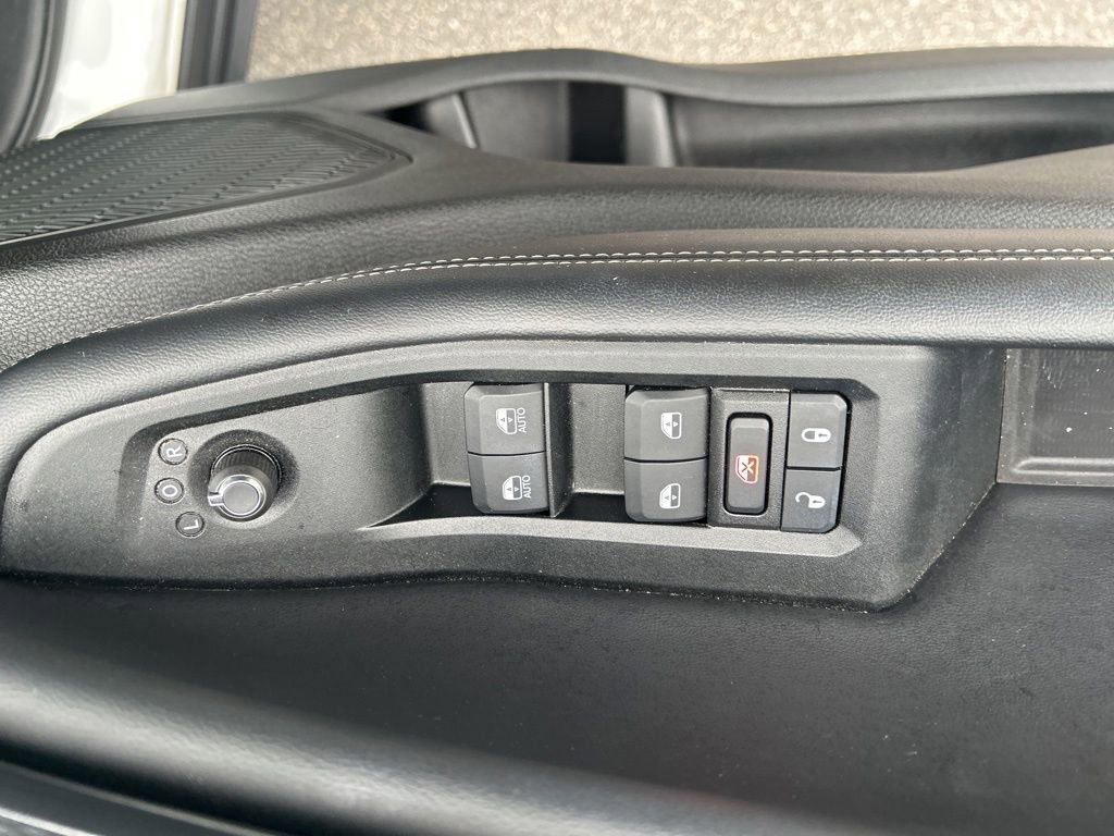 Used 2025 Jeep Grand Cherokee Altitude RWD image 19