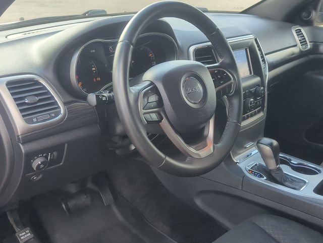 Used 2019 Jeep Grand Cherokee Laredo AWD/4WD image 12