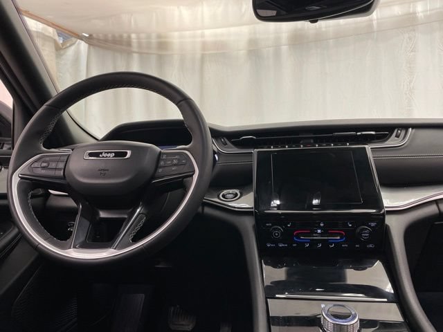 Used 2023 Jeep Grand Cherokee Altitude AWD/4WD image 18