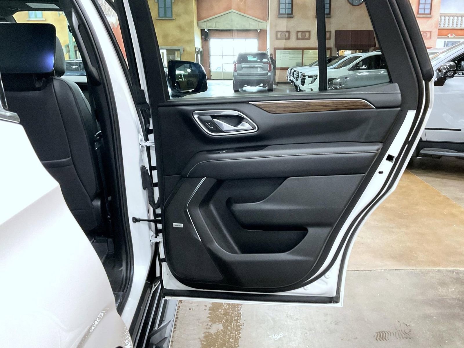 Certified 2023 Chevrolet Tahoe Premier w/ Advanced Technology Package image 17