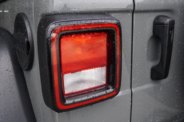 Used 2023 Jeep Wrangler Unlimited Rubicon AWD/4WD image 38