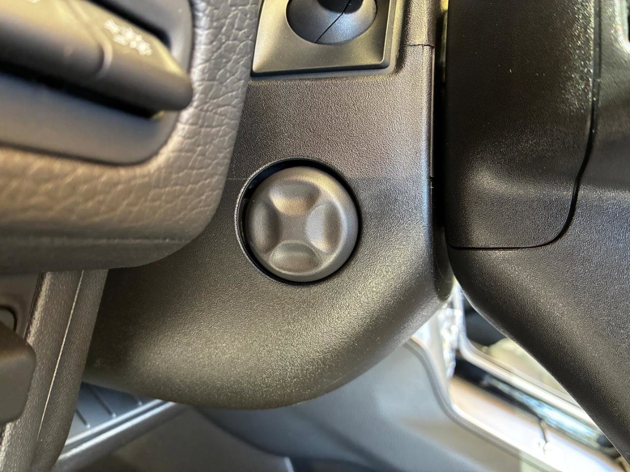 Used 2021 GMC Yukon XL Denali w/ Denali Premium Package image 27