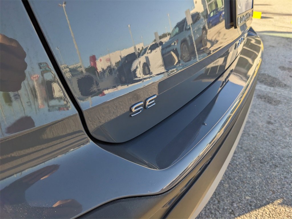 Certified 2023 Volkswagen Taos SE w/ Black Wheel Package image 12