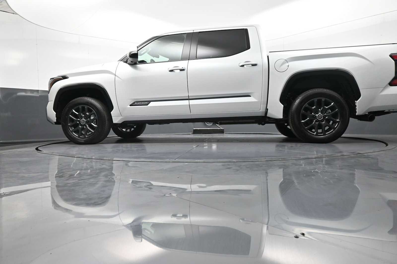 New 2024 Toyota Tundra Platinum AWD/4WD image 33